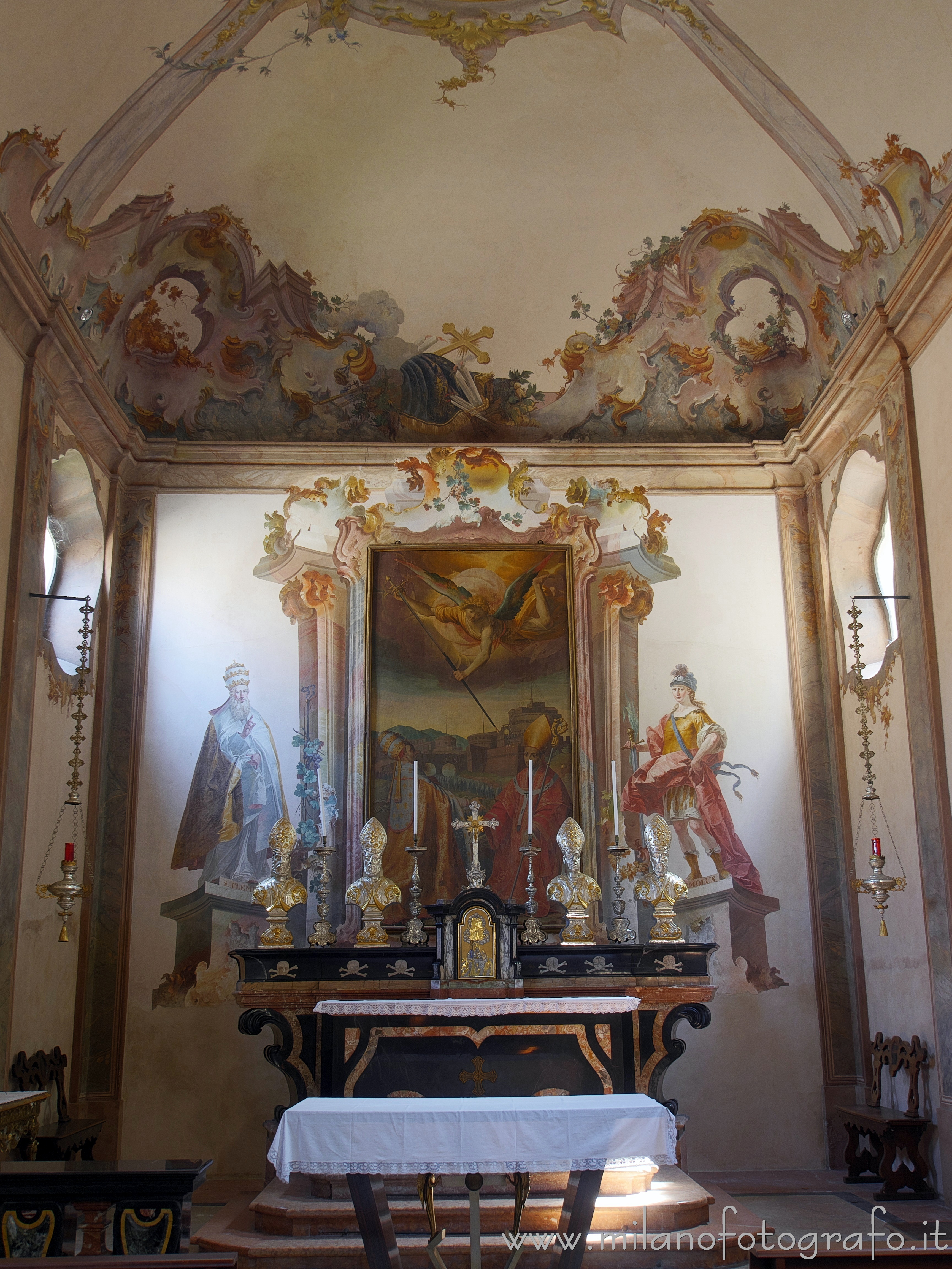Busto Arsizio (Varese, Italy) - Presbytery of the Church of San Gregorio Magno at the Cemetery - Full resolution picture
